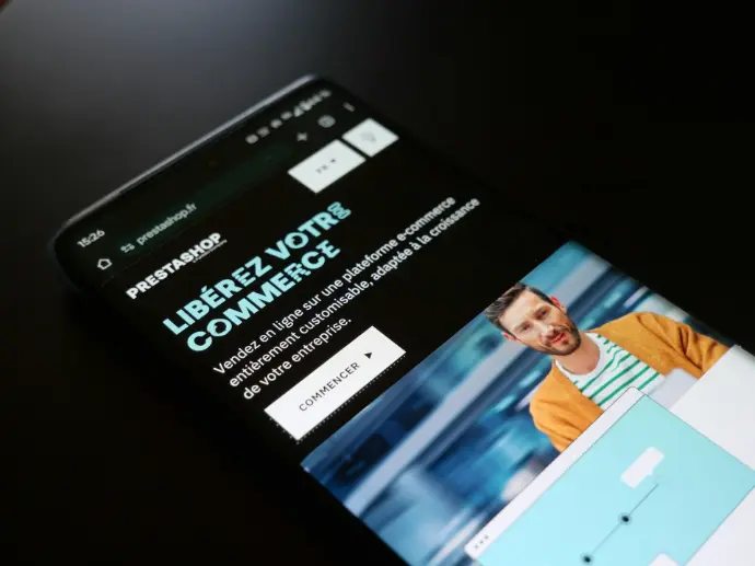 Prestashop website is displayed on a phone.